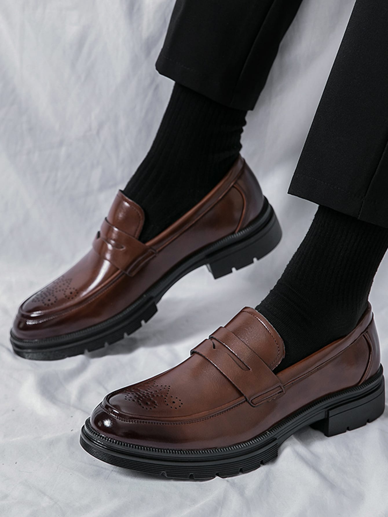 Men Ombre Pattern Stitch Detail Dress Loafers.