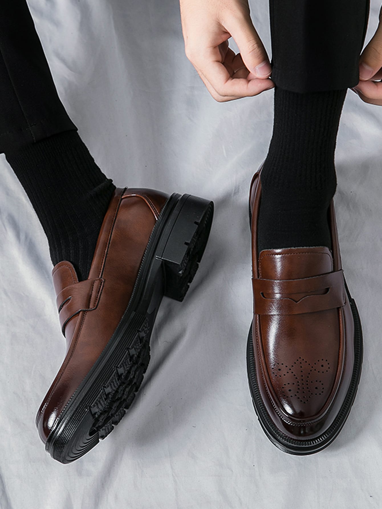 Men Ombre Pattern Stitch Detail Dress Loafers.