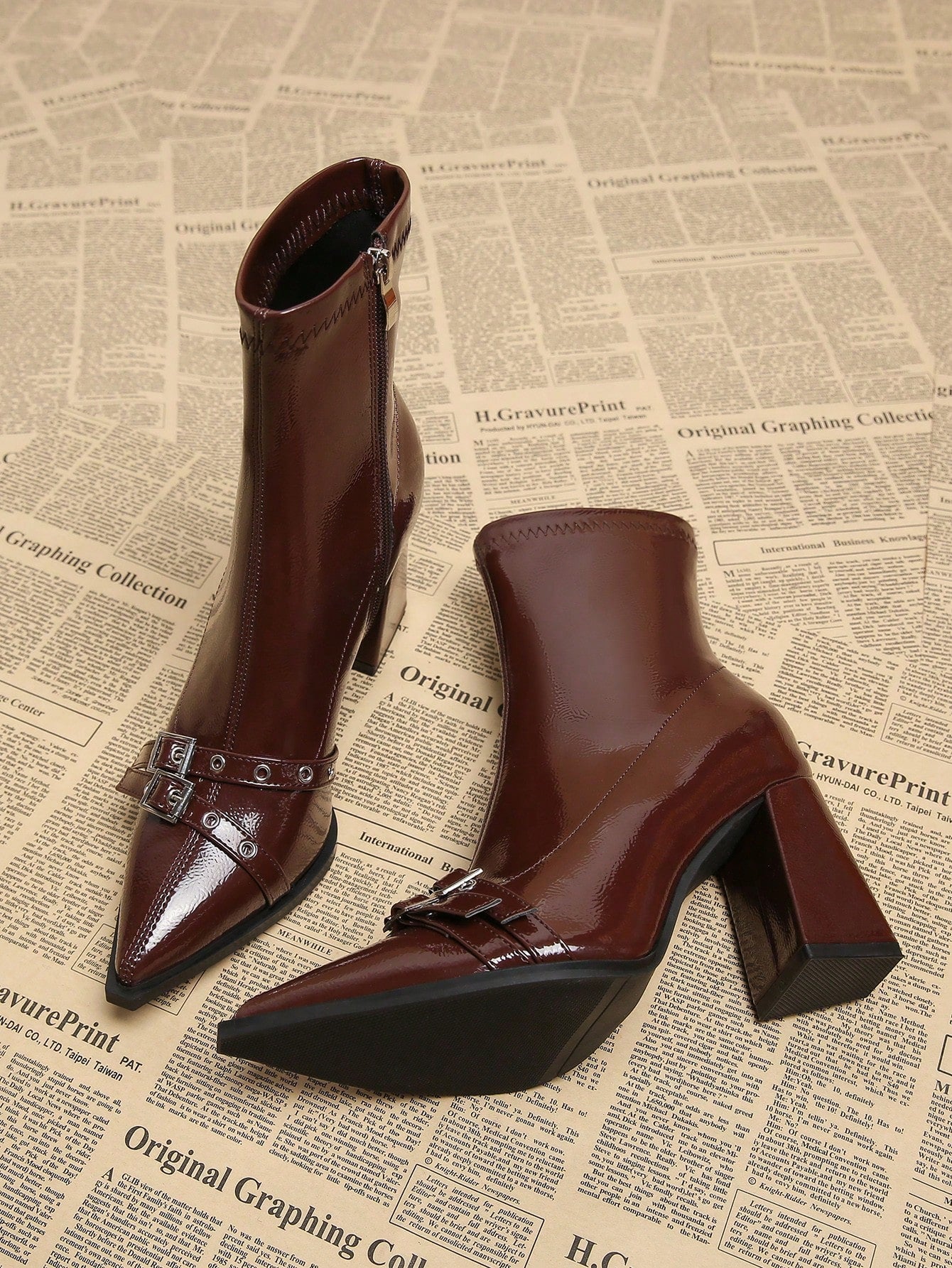 New Versatile Burgundy And Elegant Pointed Toe Thick Heel Short Boots.