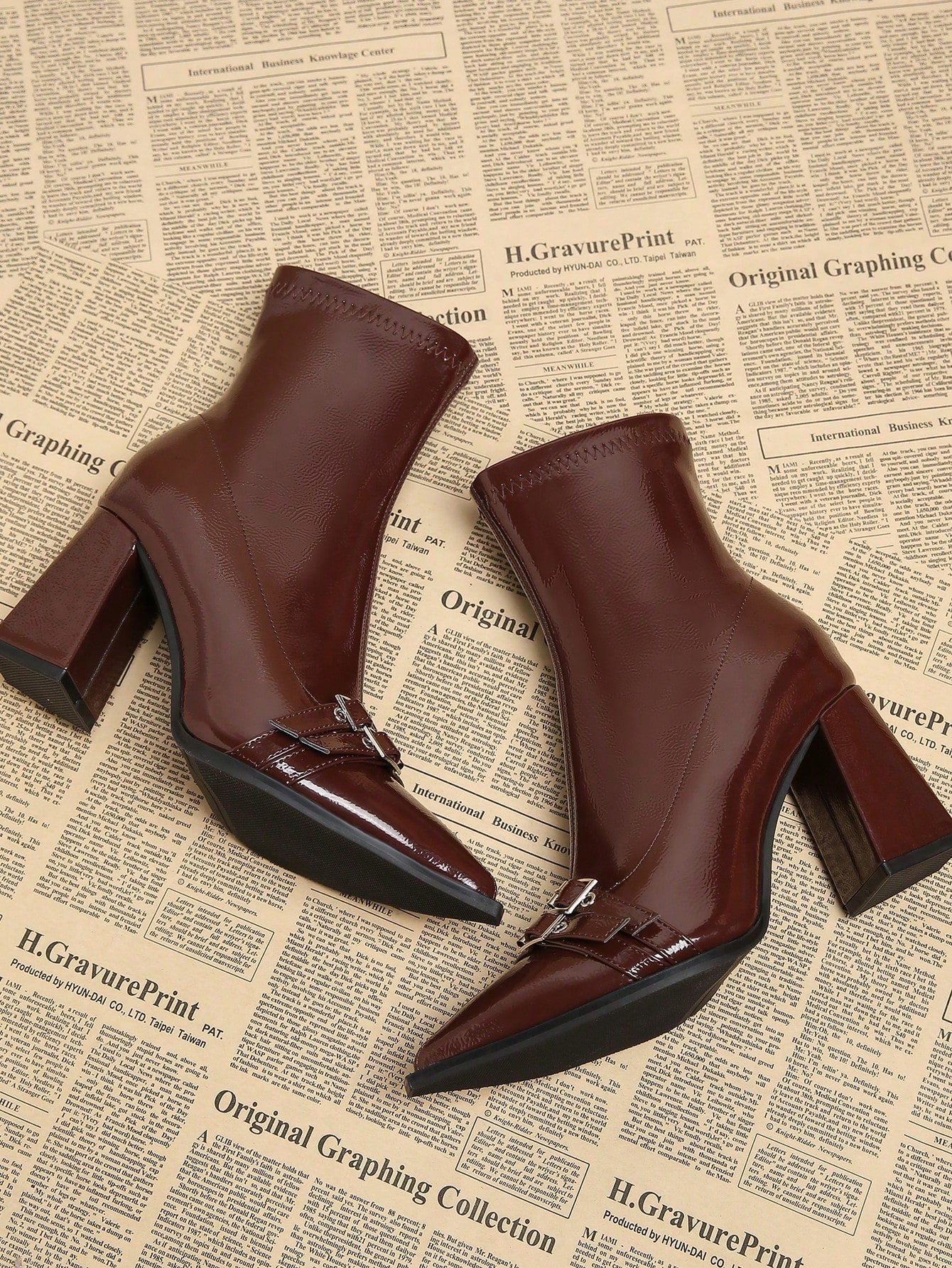 New Versatile Burgundy And Elegant Pointed Toe Thick Heel Short Boots.